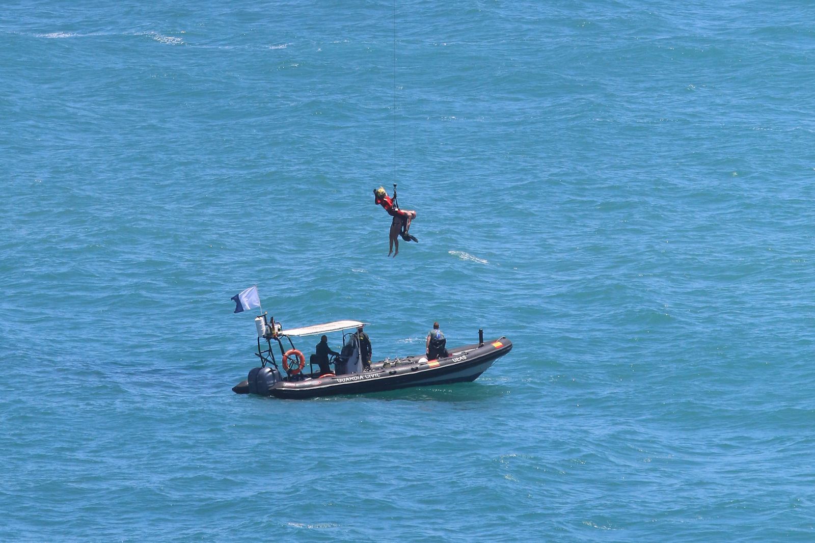 Rescate de los cuerpos de dos fallecidos el pasado verano en Cala Rajá