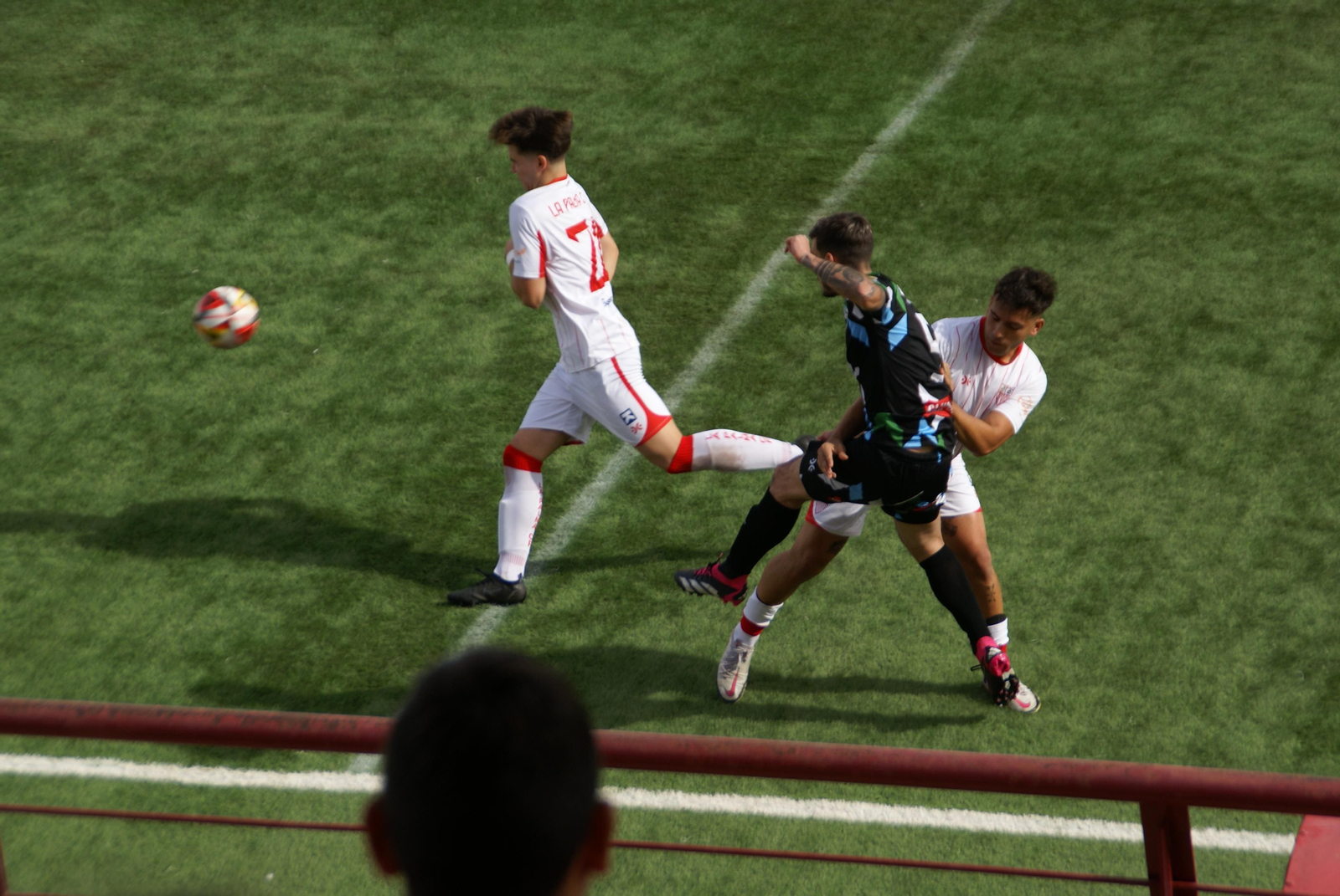 Un momento del partido entre La Palma y el Ciudad de Lucena.