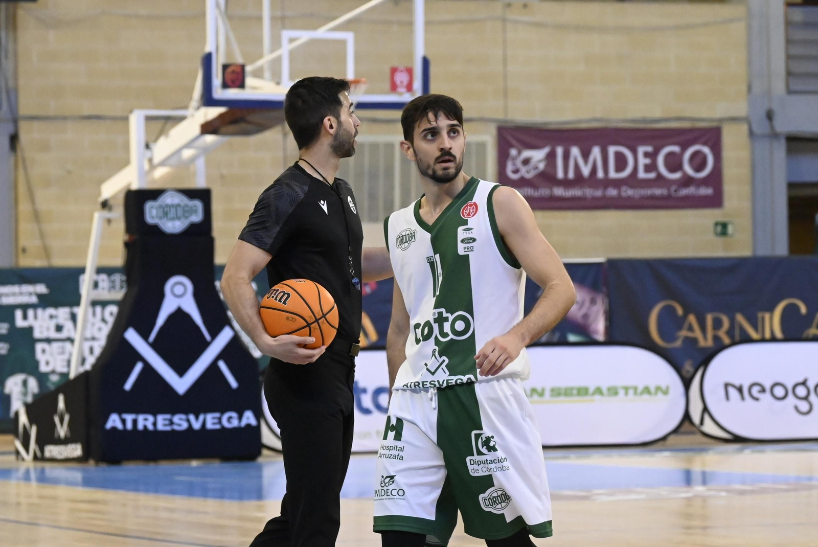 Las mejores fotos de la derrota del Coto Córdoba ante La Salud Archena