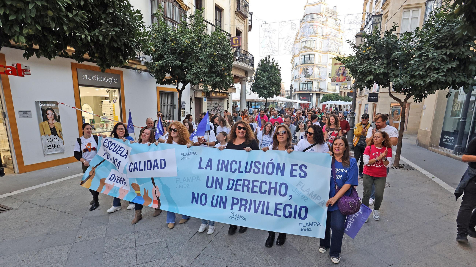 Manifestación de la Flampa de Jerez contra las faltas de recursos por necesidades especiales