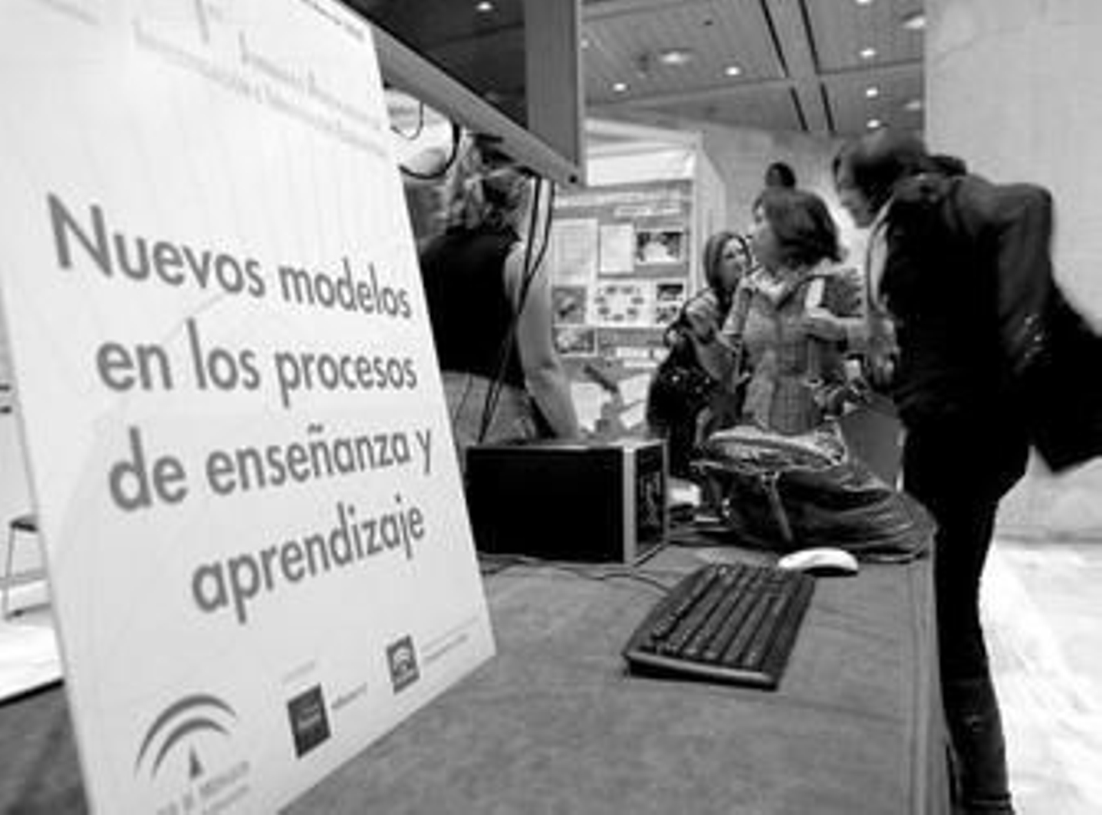 El congreso se inauguró ayer.