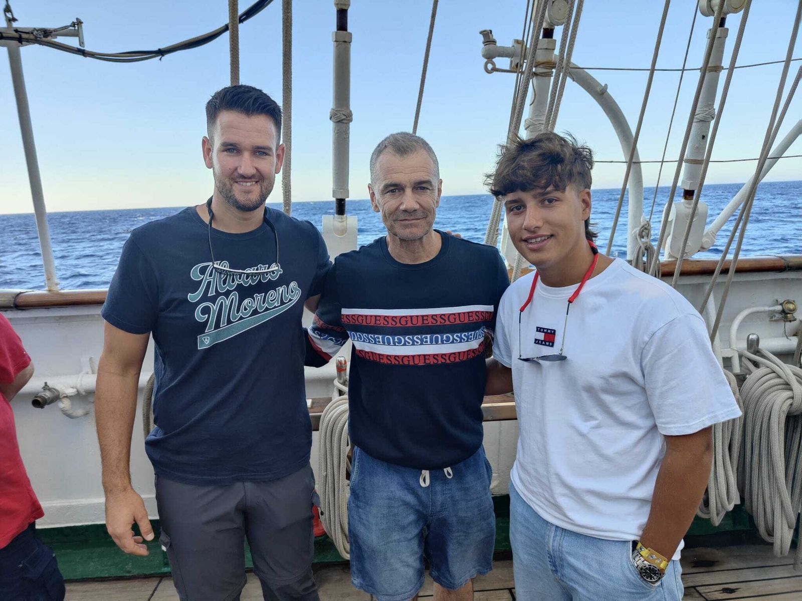 Juan Jesús Oliver y Santi Parra junto al director de la Oficina del Español, Toni Cantó
