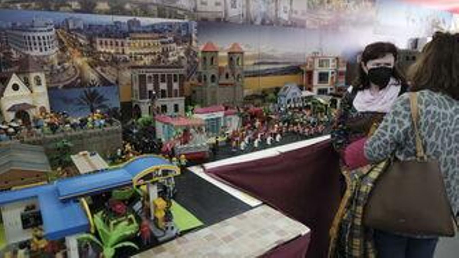 La muestra está compuesta por una cuidada selección que representa parte de la esencia de la Semana Santa de Almería