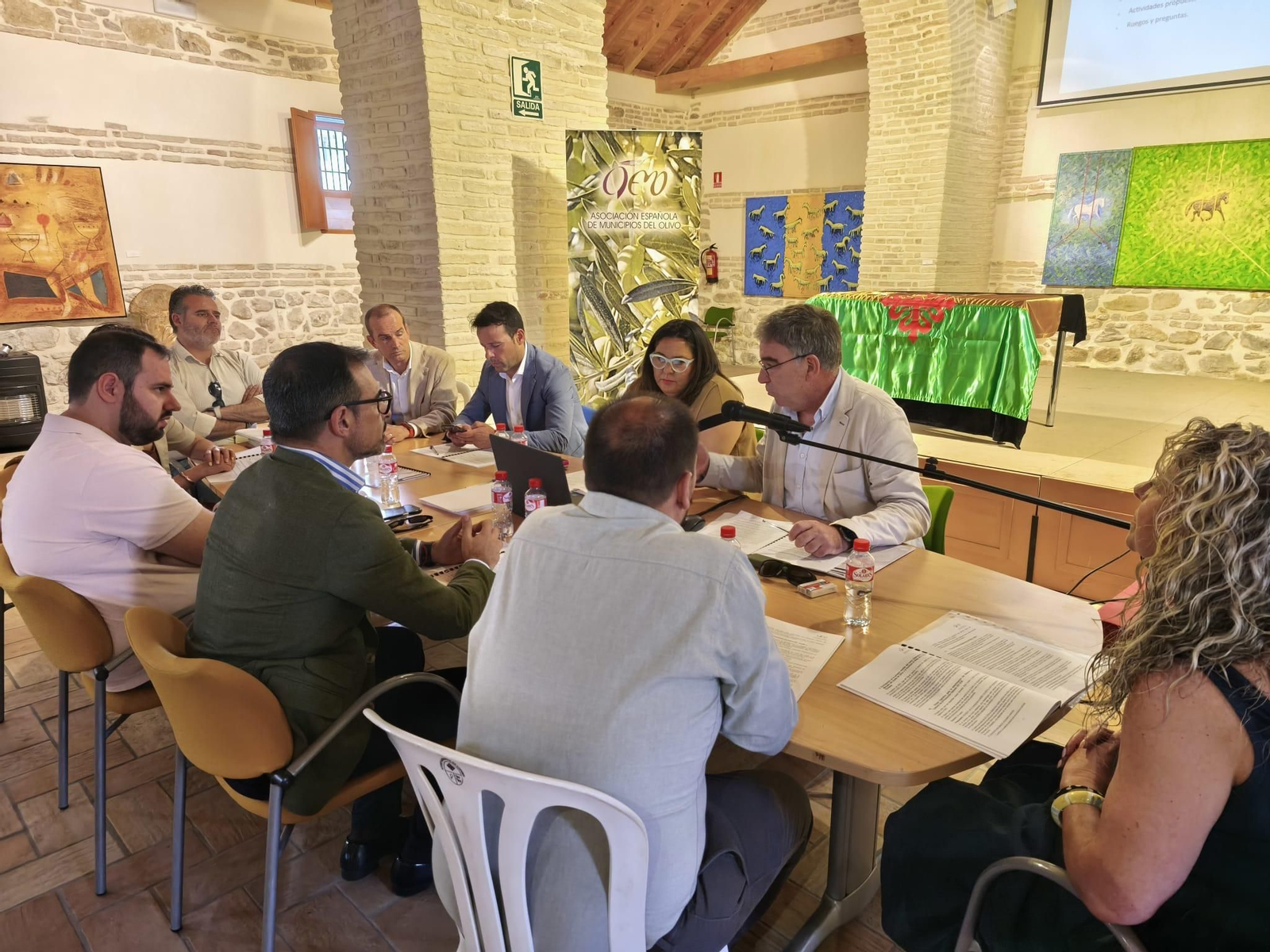 Asistentes a la asamblea de la Asociación Española de Municipios del Olivo.