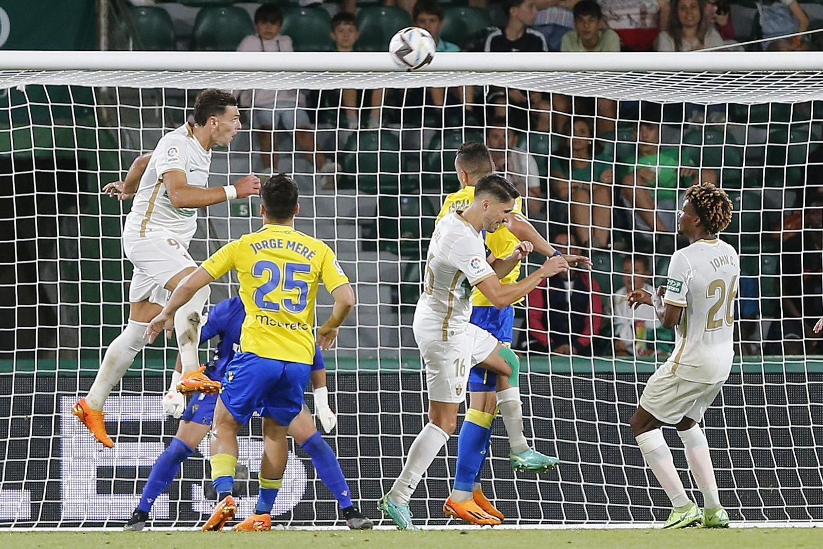 Las imágenes del Elche-Cádiz, el inolvidable partido de la permanencia