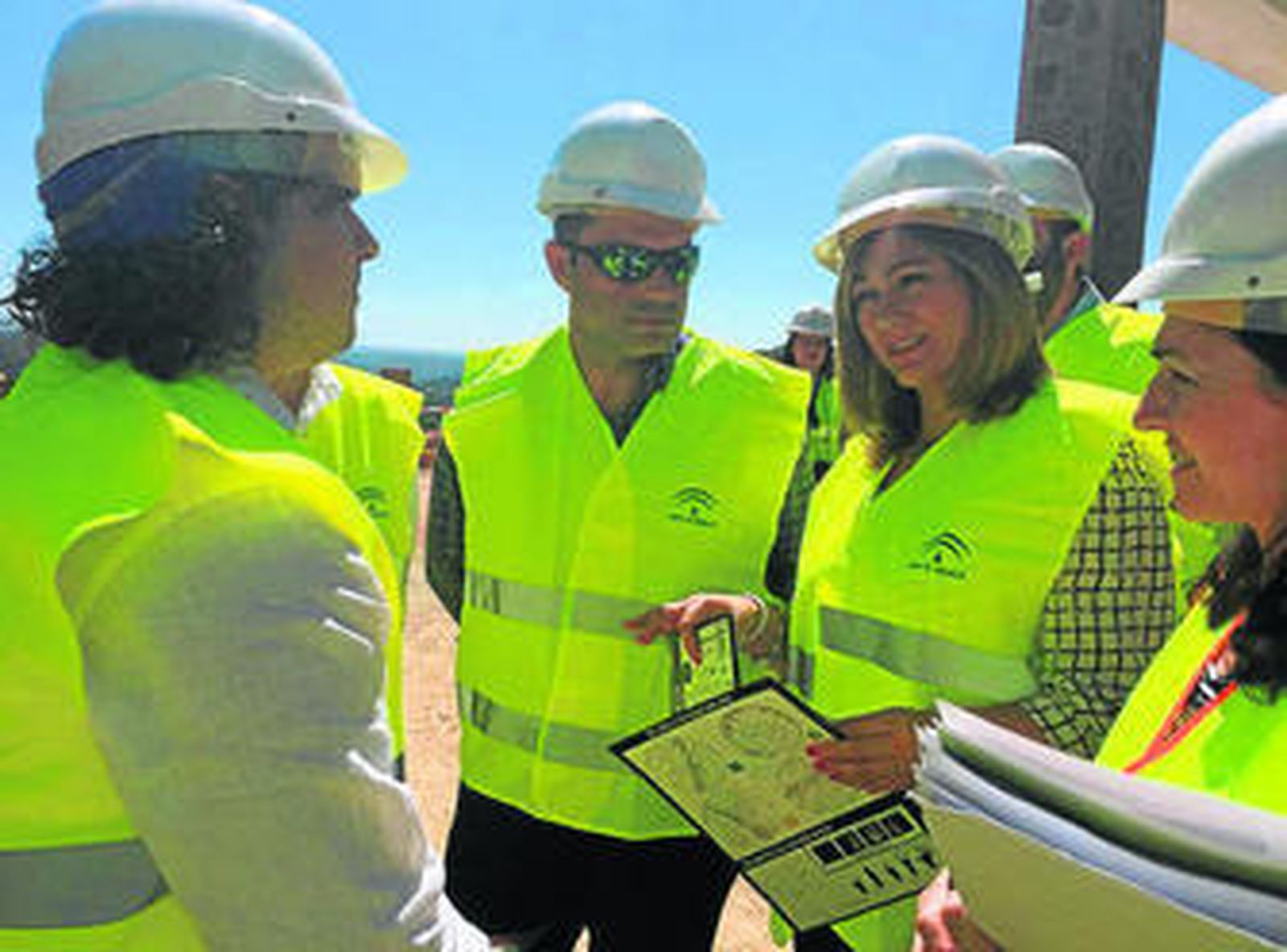 Serrano, ayer, durante su visita al monte público.