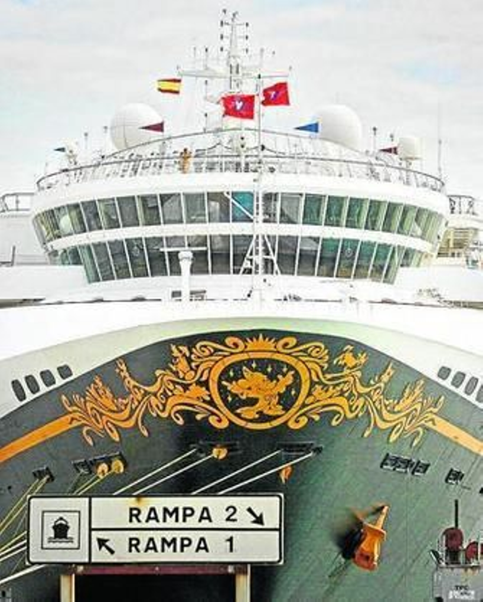 El barco permaneció en Cádiz hasta las diez y media de la noche.