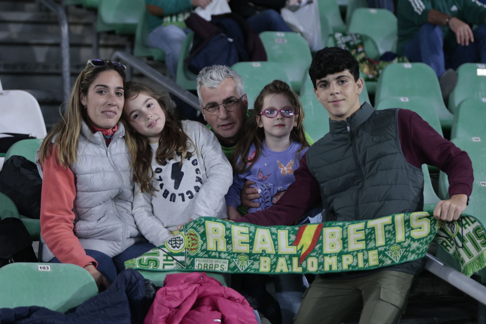 Búscate en las gradas del Villamarín