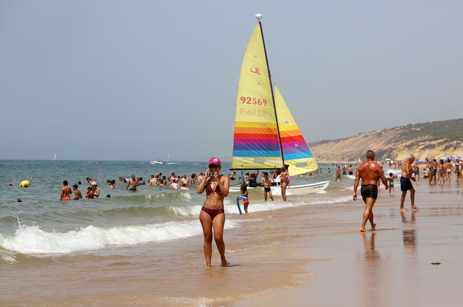 Imágenes del caluroso fin de semana en las playas de Huelva