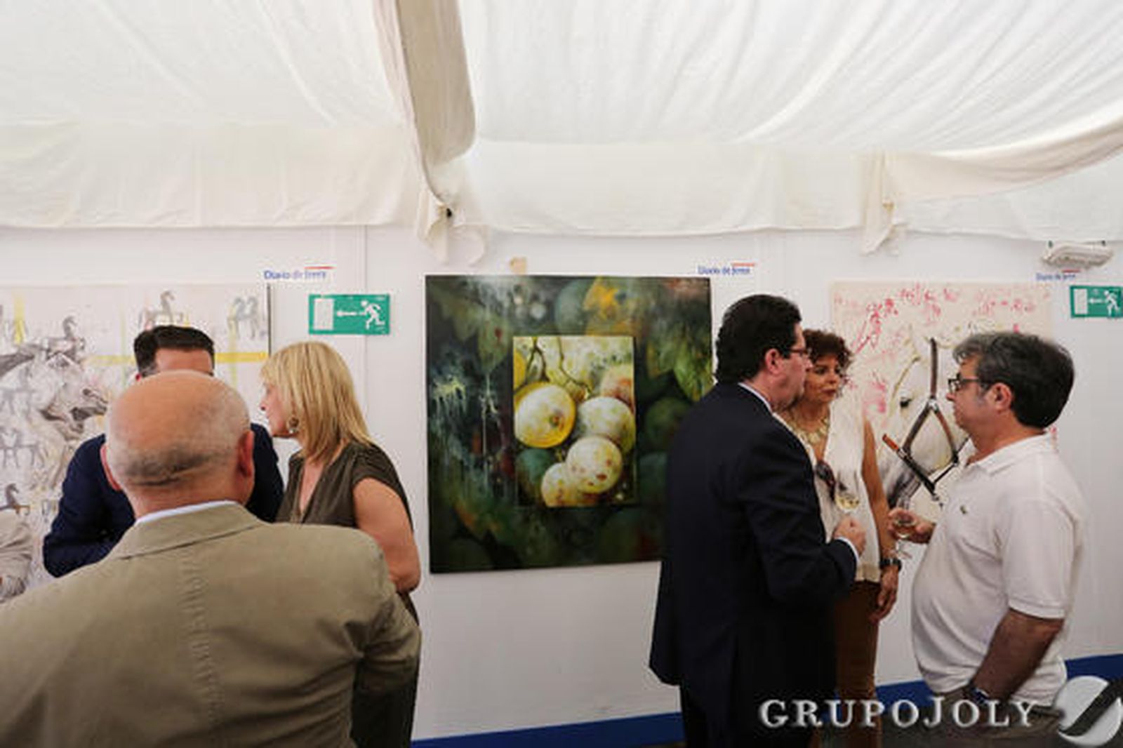 Un momento de la presentación de las obras de los seis pintores participantes. 

Foto: Pascual