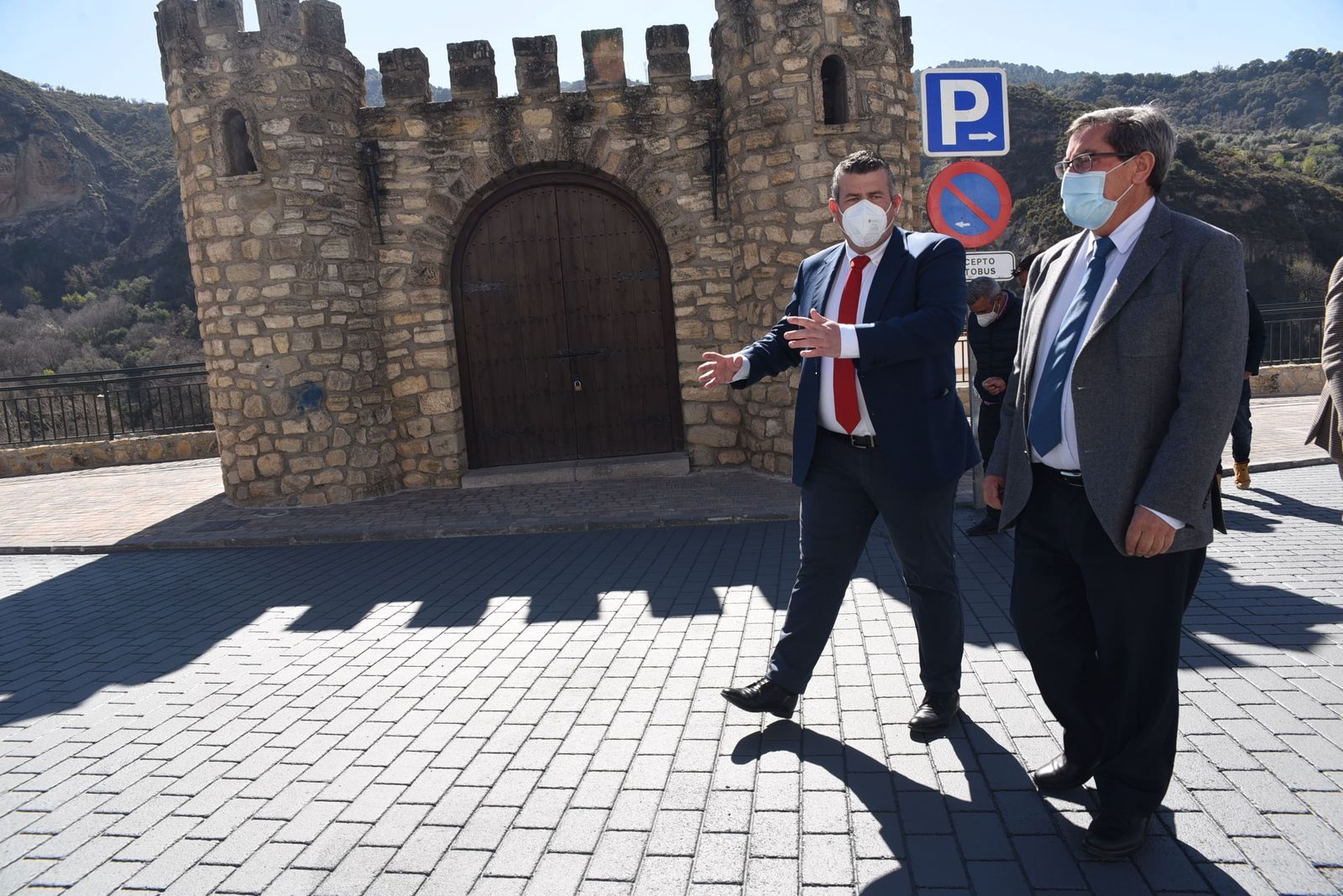 Visita a Quéntar tras las obras en la Plaza de San Sebastián.