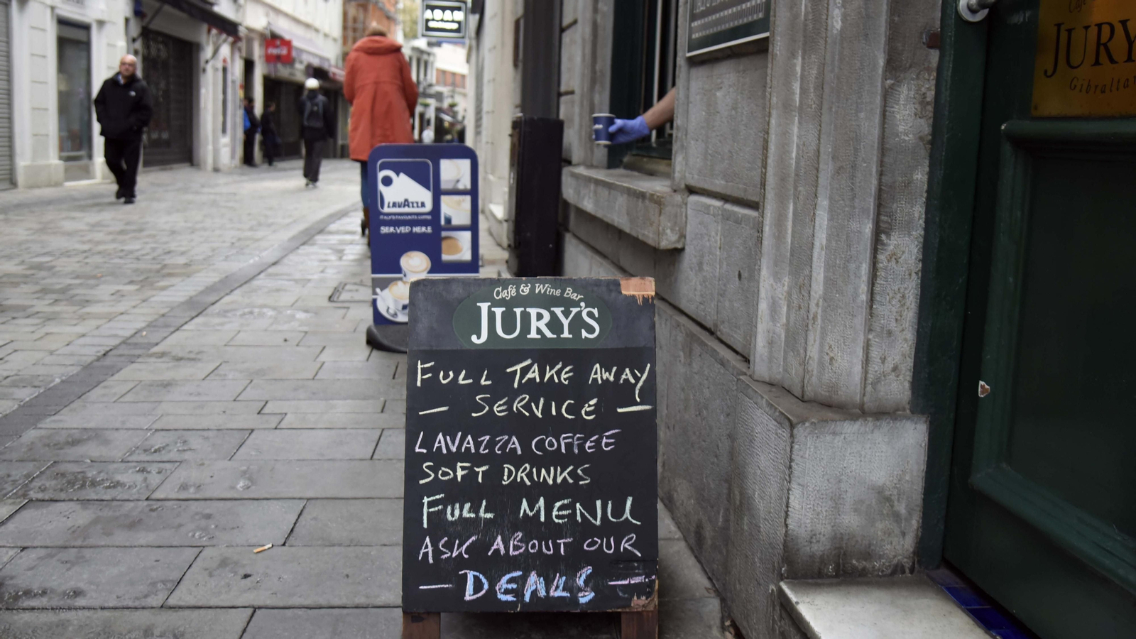 Las fotos de un día laborable en Gibraltar durante el coronavirus