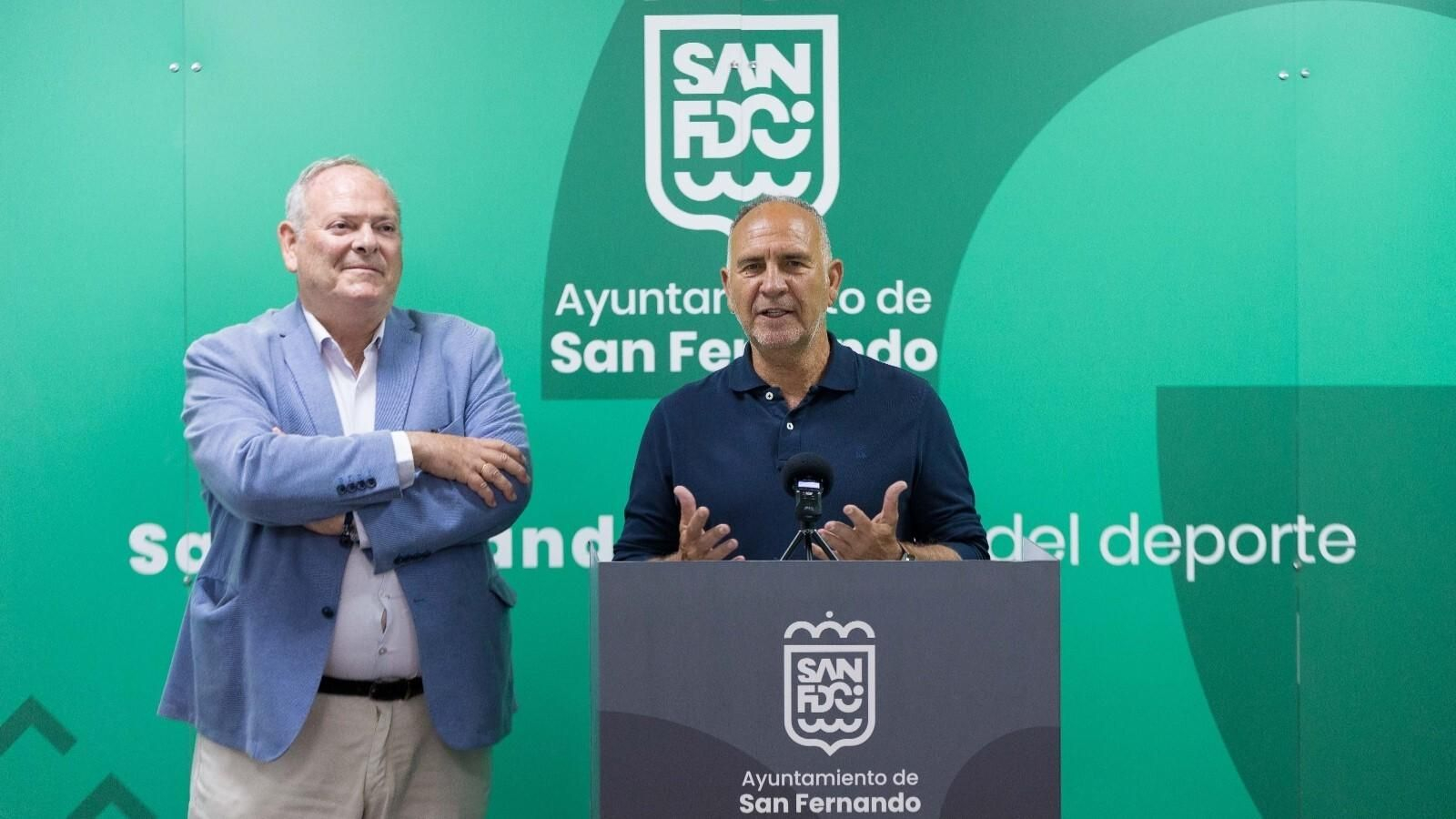 Presentación de la escuela de fútbol para mayores en San Fernando.