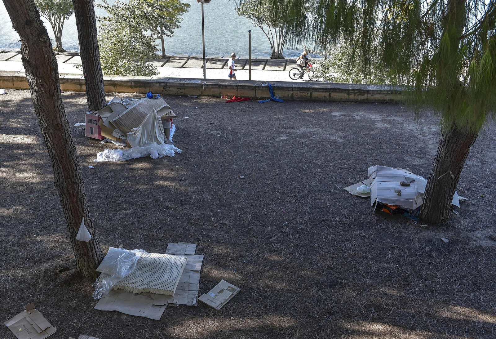 Desperfectos en el entorno del río