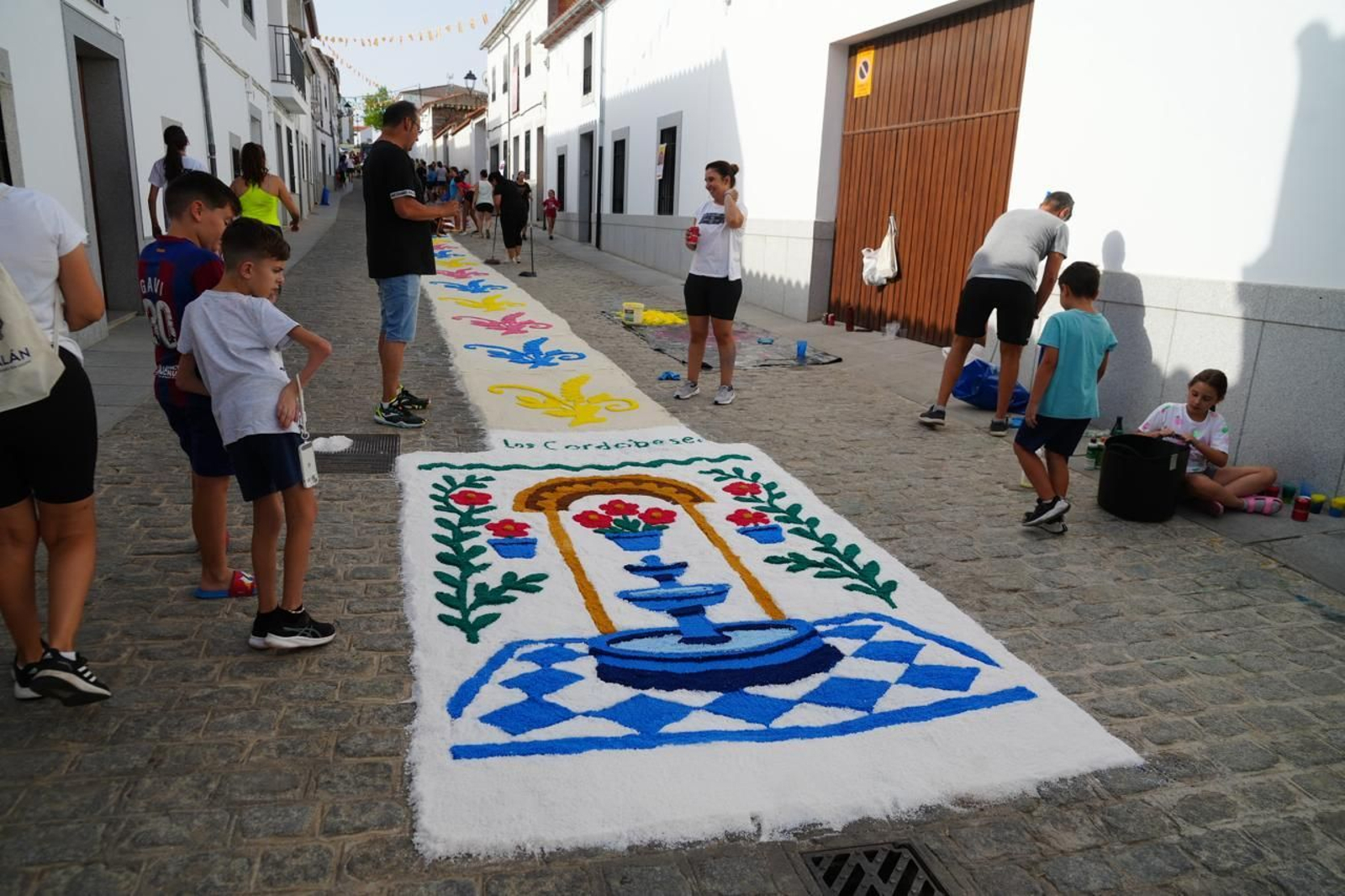 Alfombras de colores por San Roque en Dos Torres