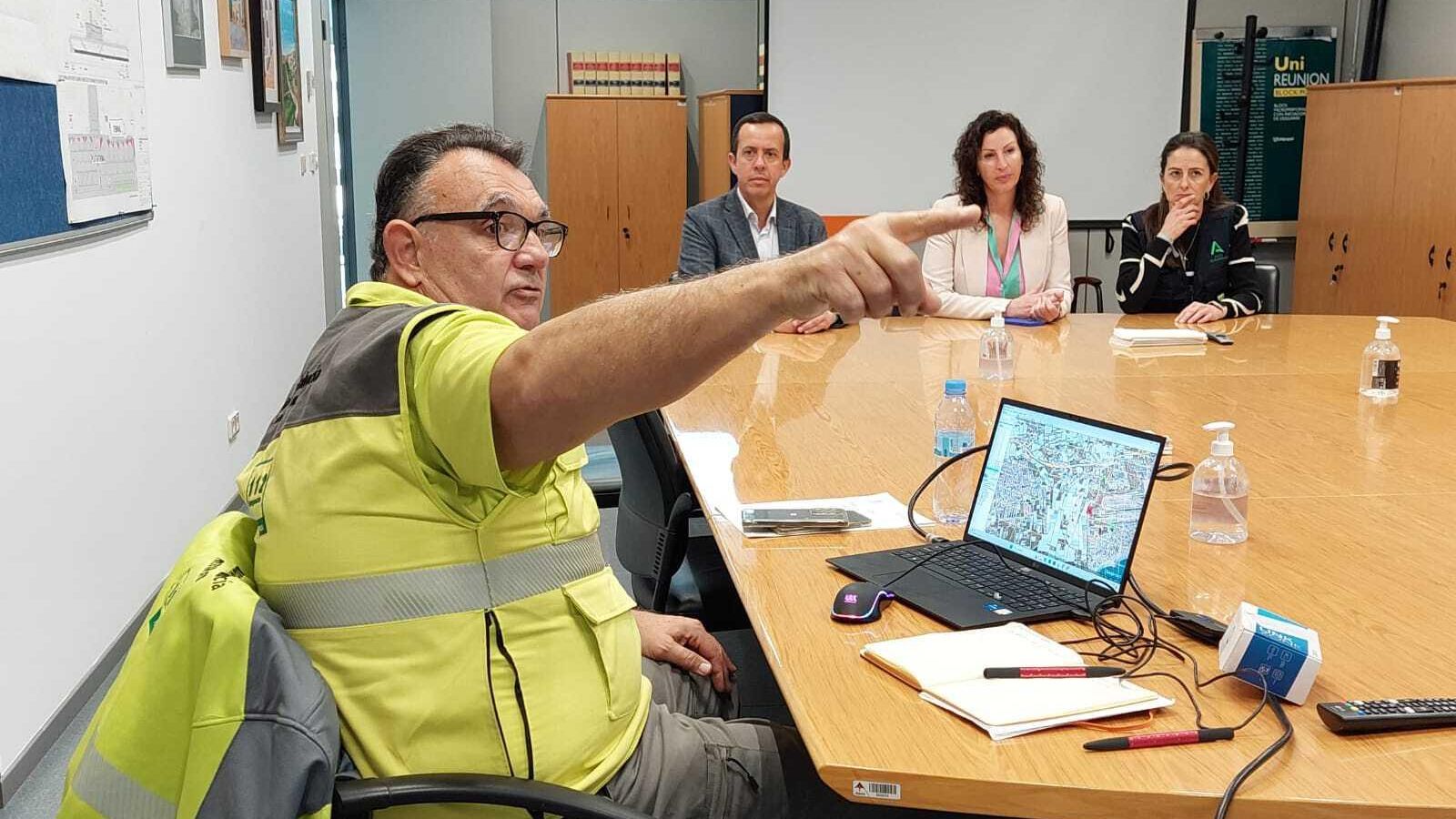 El coordinador de Emergencias 112 en Almería durante el seguimiento