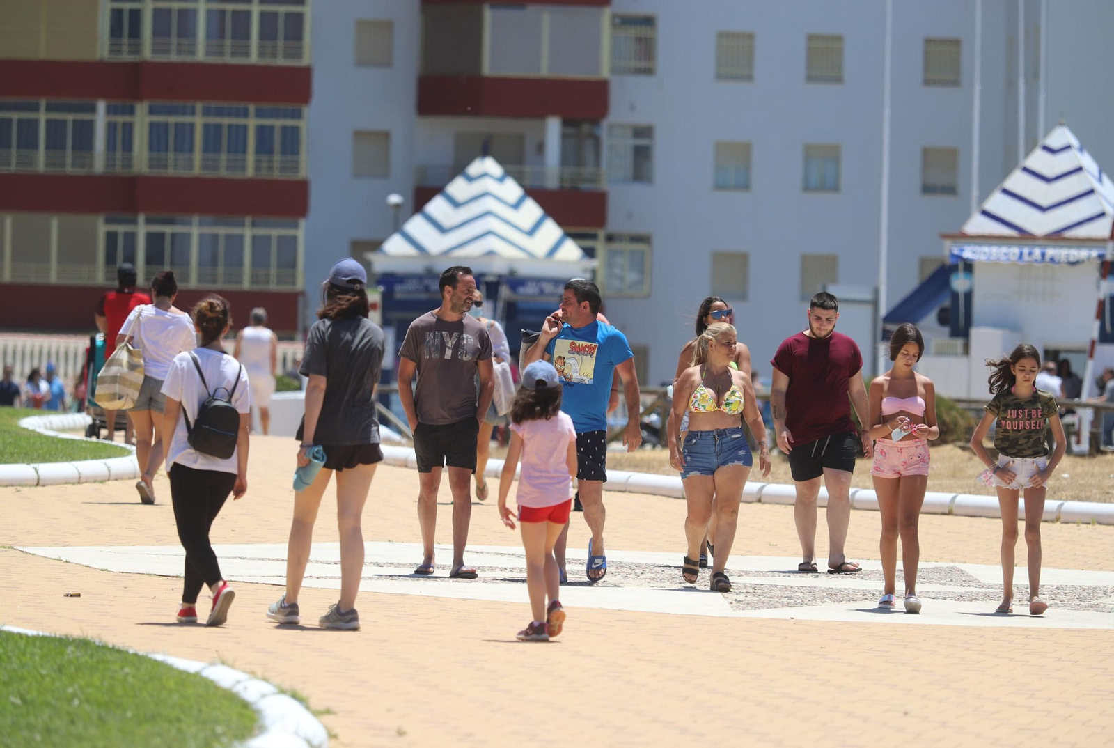 Ambiente en las calles de Matalascañas.