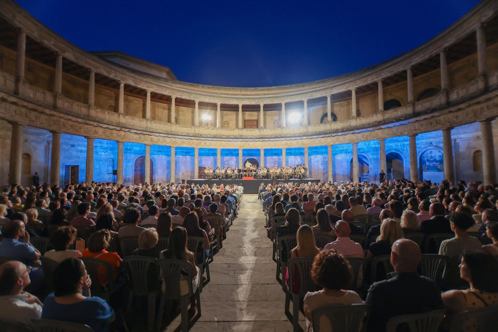 Las mejores imágenes del concierto del Madoc en el Palacio de Carlos V en Granada