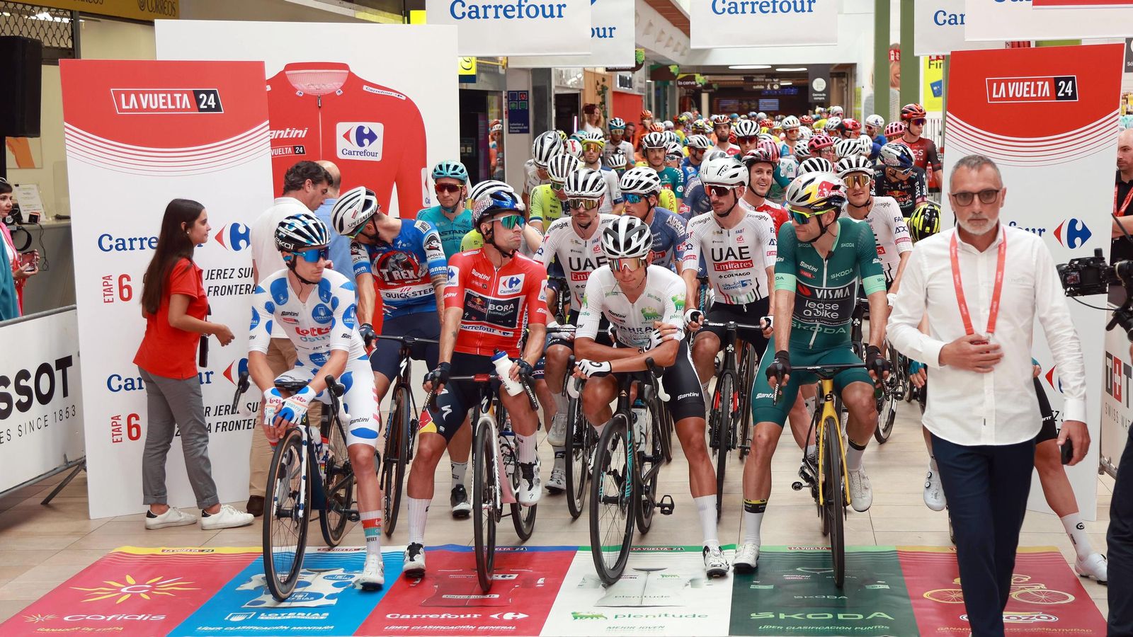 Así fue la salida de la Vuelta España desde Carrefour Sur en Jerez