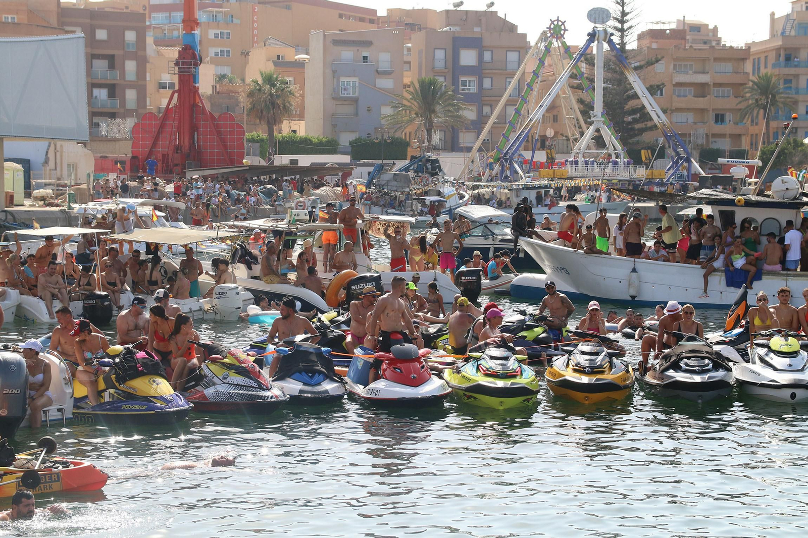 Fotogalería de la cucaña y la procesión de las Fiestas de Santa Ana en Roquetas