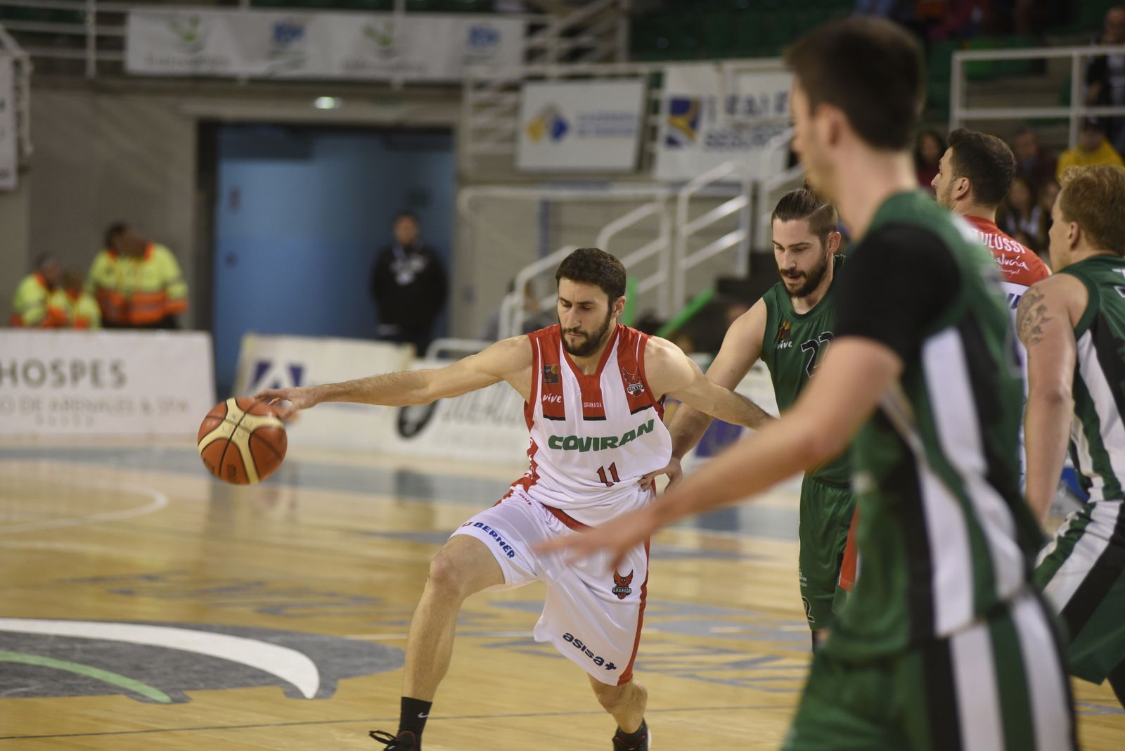 El Covirán Granada desperdició en Cáceres una buena ocasión