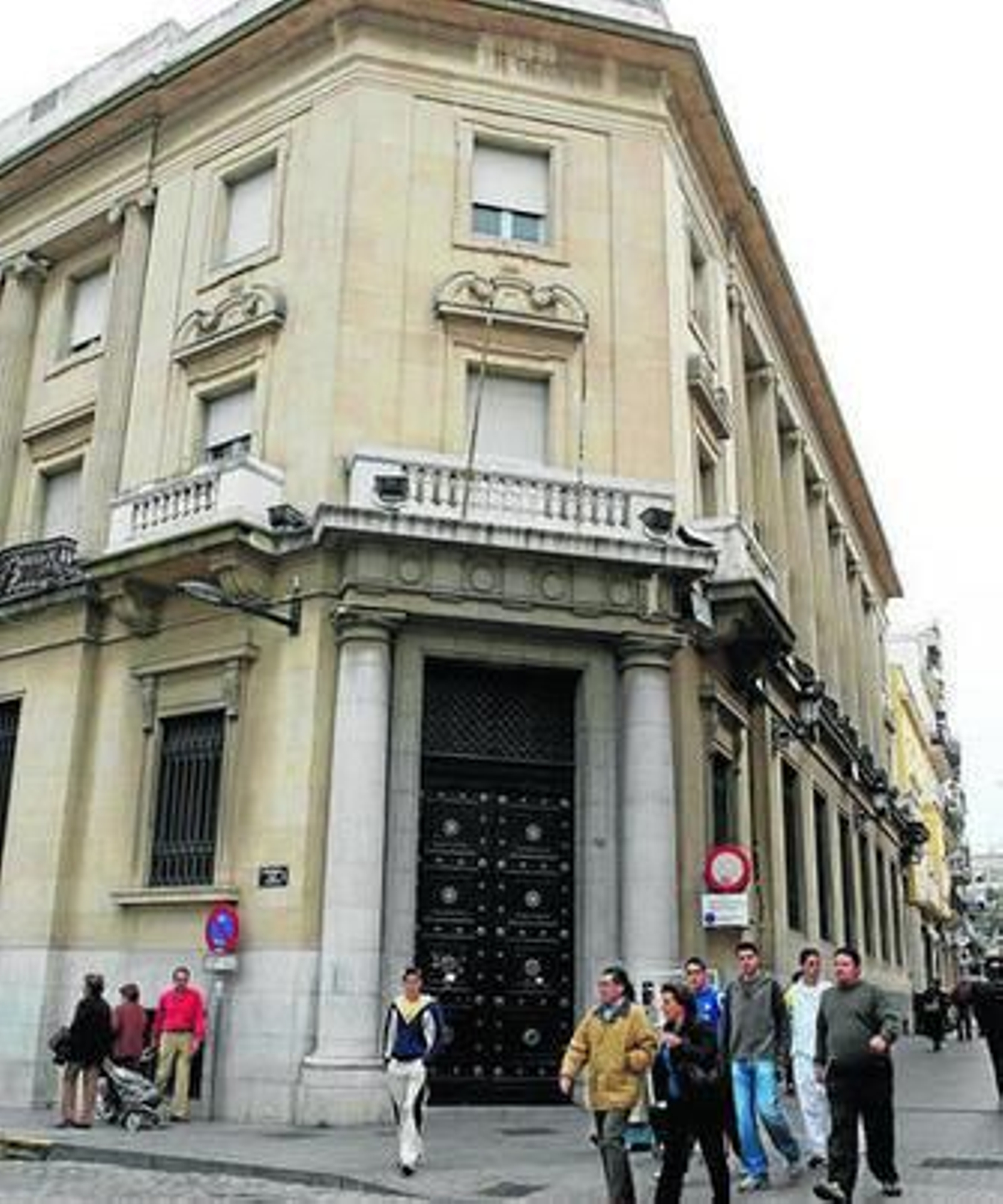 Entrada del Banco de España, que pasó la ITE durante 2013.