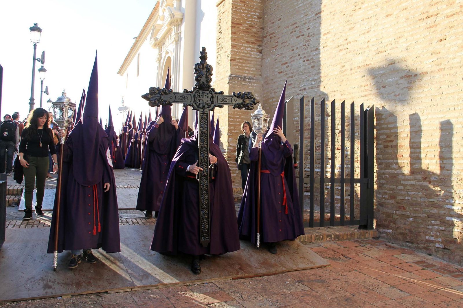 Nazarenos de Pasión, durante la procesión del Martes Santo de este año.