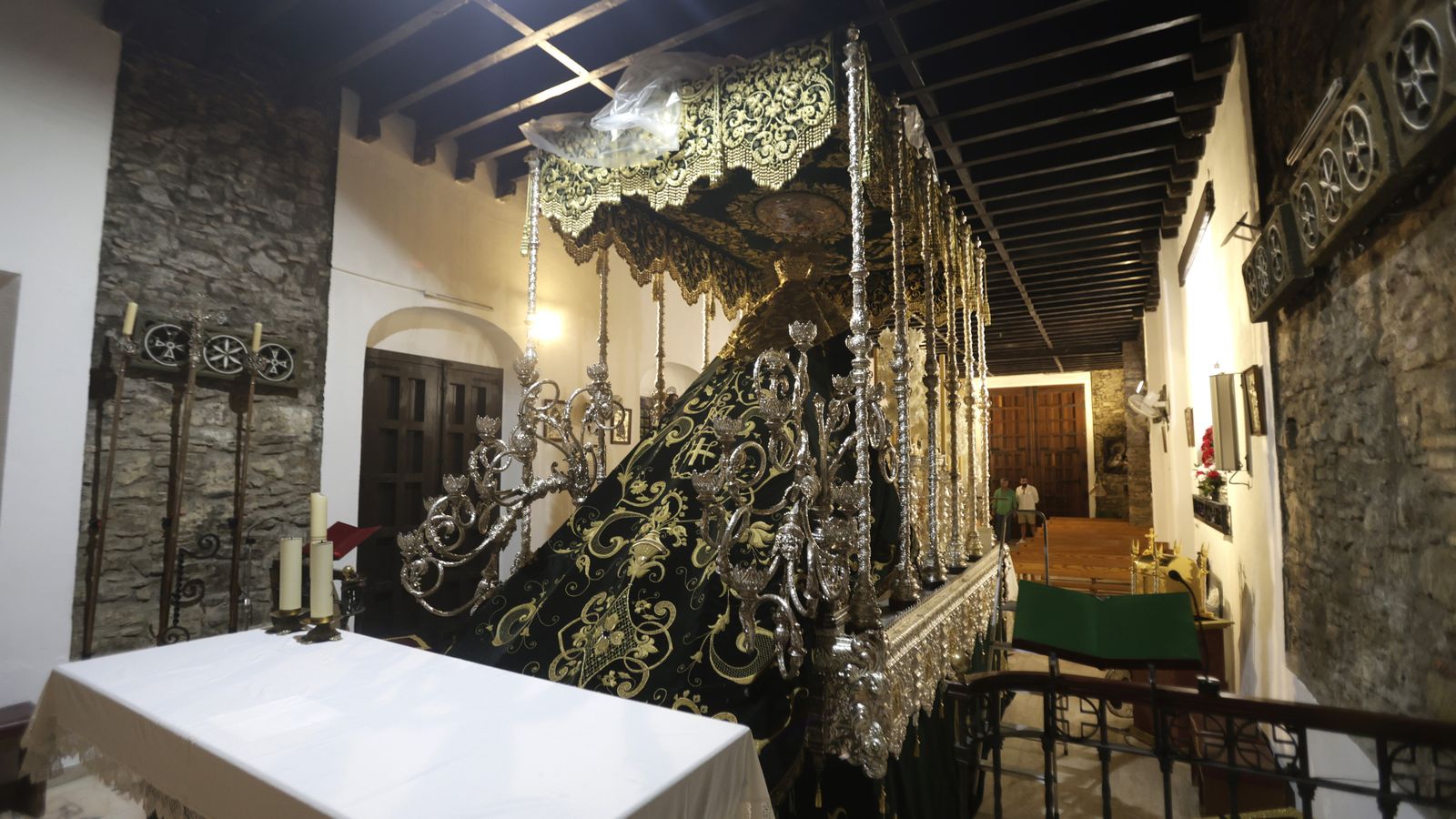 Preparativos en las iglesias de Algeciras para la Magna Mariana, en imágenes