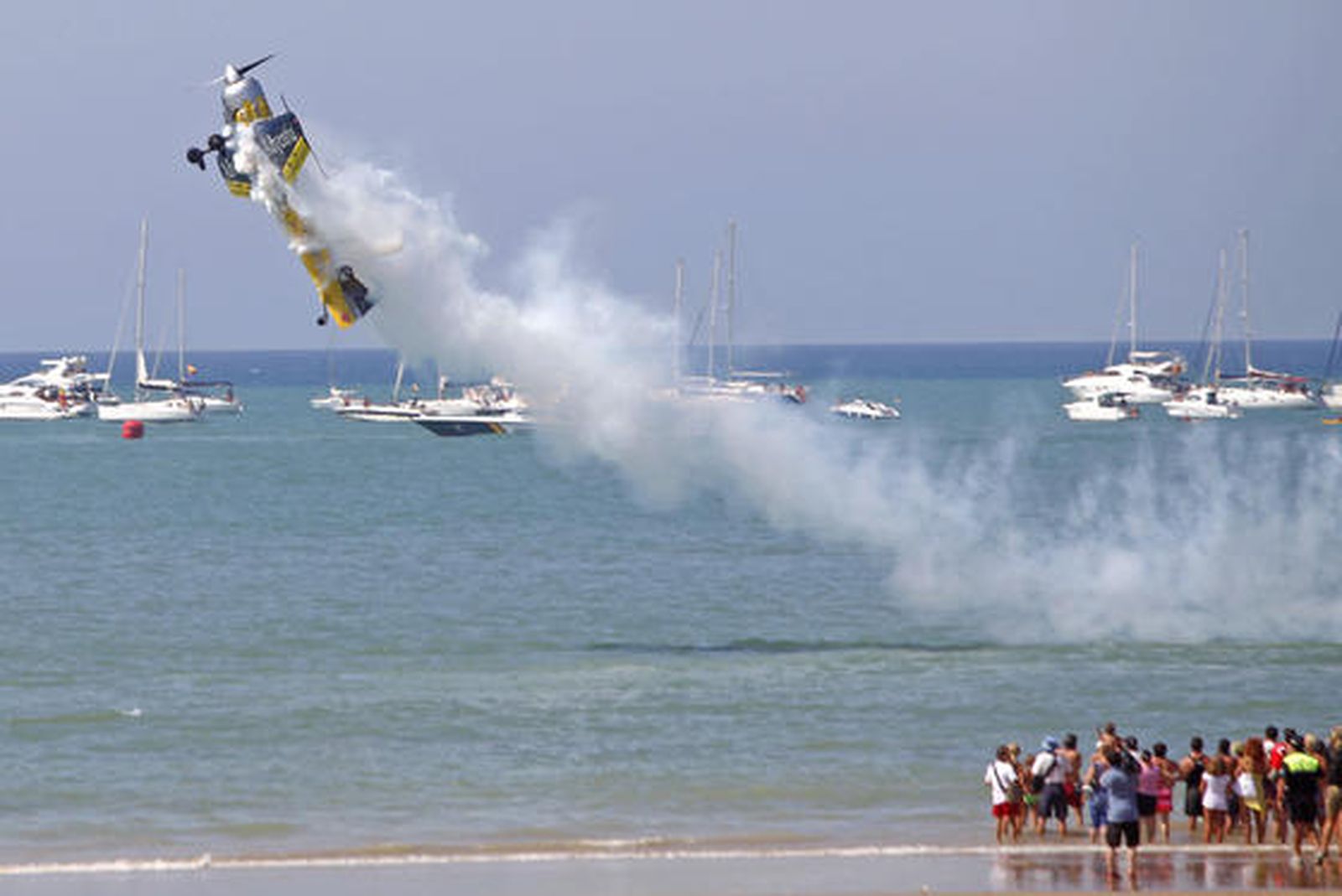 190.000 personas disfrutan del III Festival Aéreo en la playa de la Victoria. /Foto: Jesús Marín