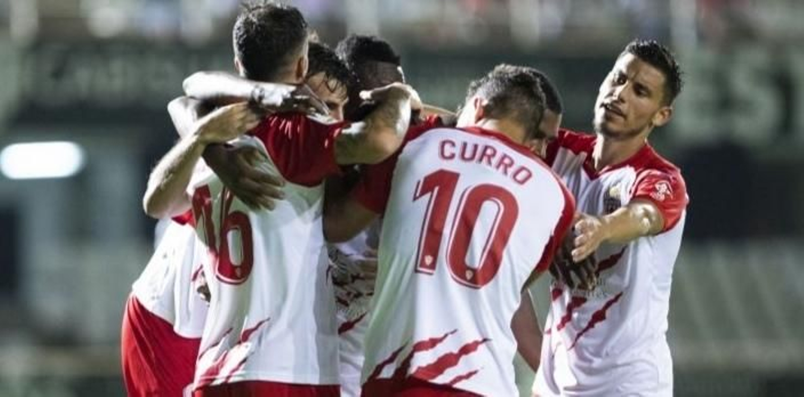 Celebrando un gol en Cartagena.