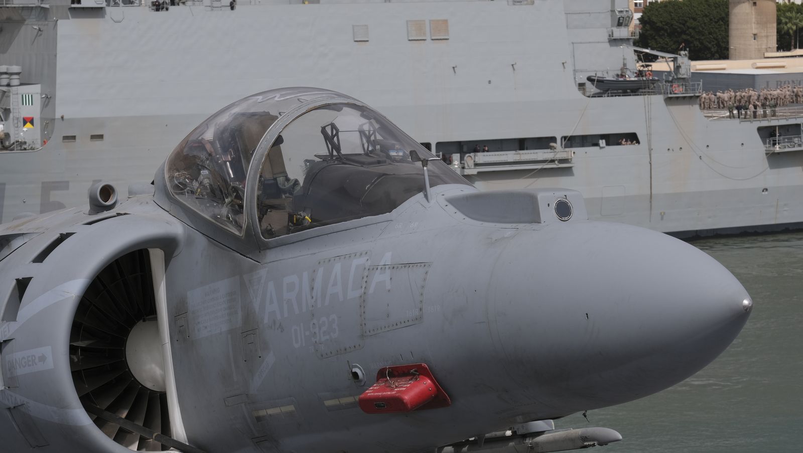 Fotogalería de la visita al portaaviones Juan Carlos I. Puerto de Almería.