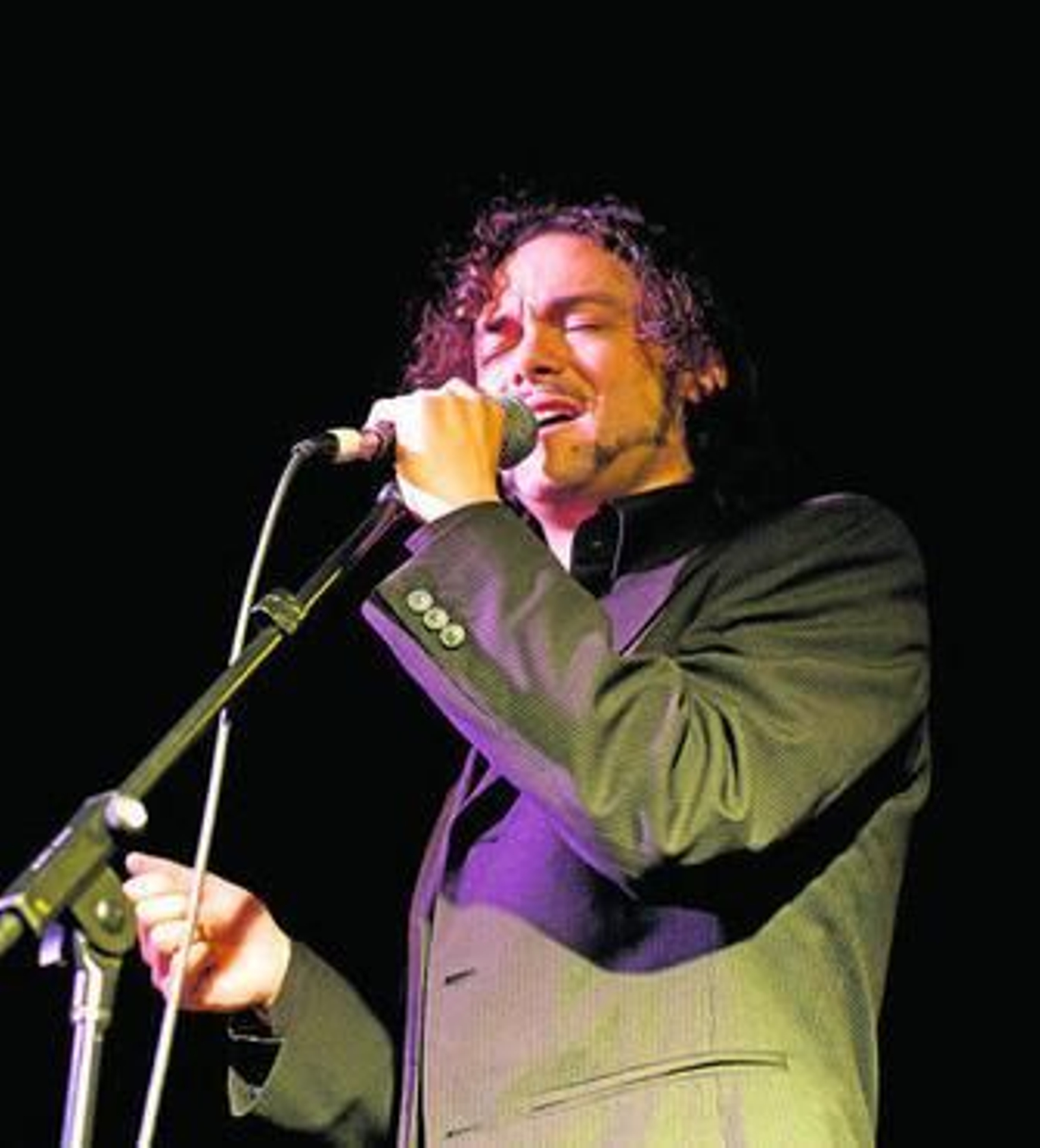 El artista onubense está "deseoso" de cantar ante su público mañana. El artista onubense está "deseoso" de cantar ante su público mañana.