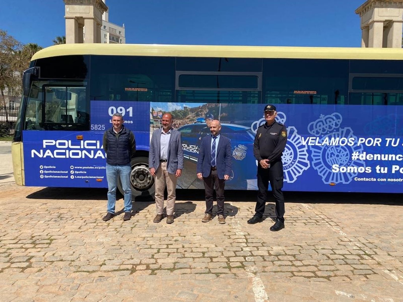 La imagen de la Policía Nacional luce en un autobús en la Costa del Sol para llegar a todos los ciudadanos