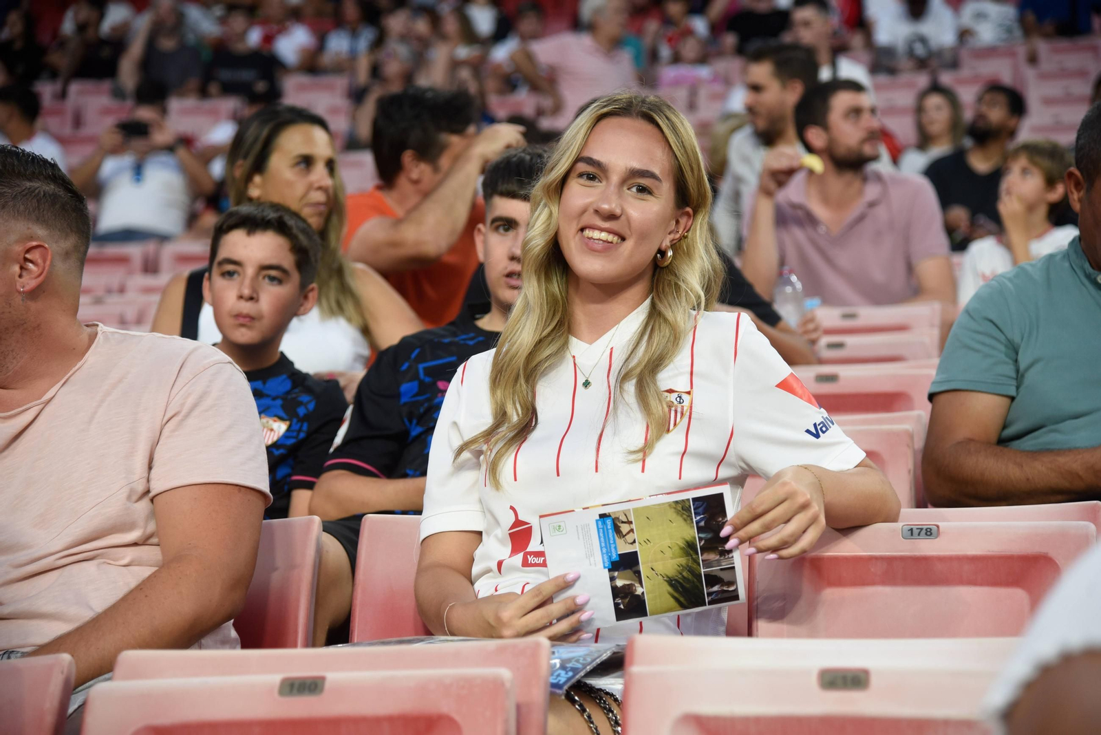 Búscate en las gradas del Pizjuán en el Sevilla Villarreal