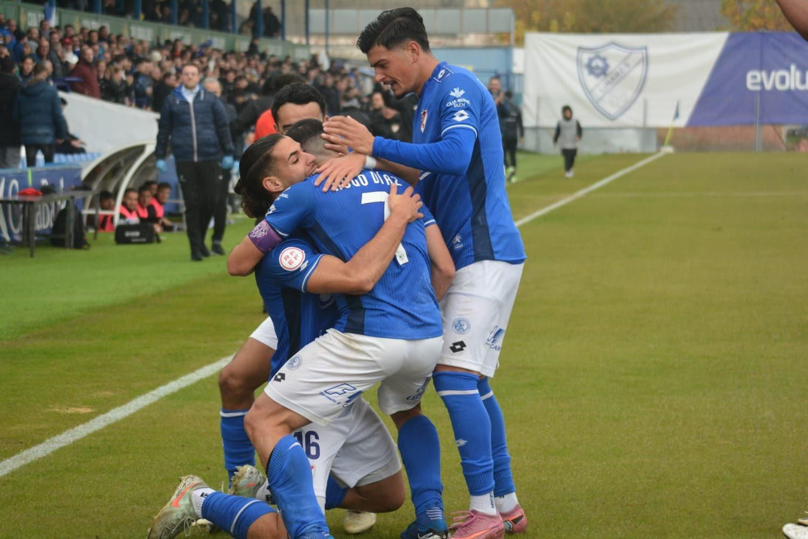 El conjunto azulillo celebra el tanto de Hugo Díaz.