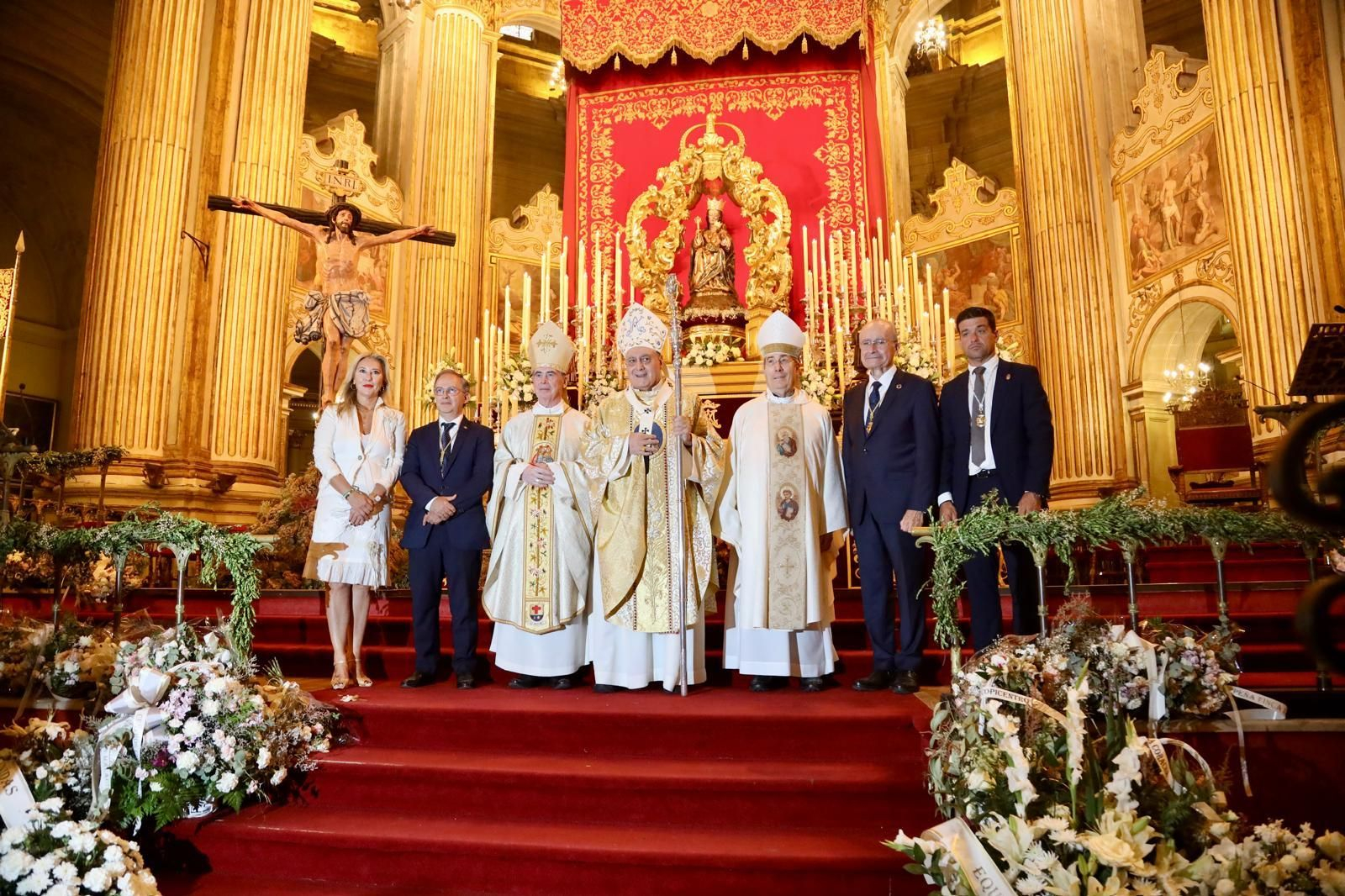 La misa estacional y el pasacalles previo a la procesión de la Victoria en Málaga, en imágenes