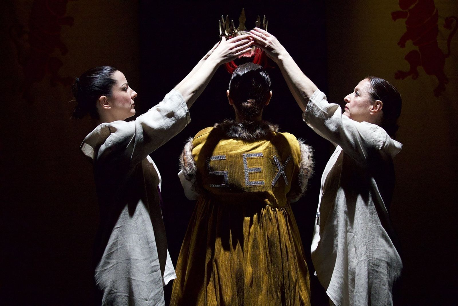 Las Niñas de Cádiz, durante la representación de la obra teatral  La Reina Brava