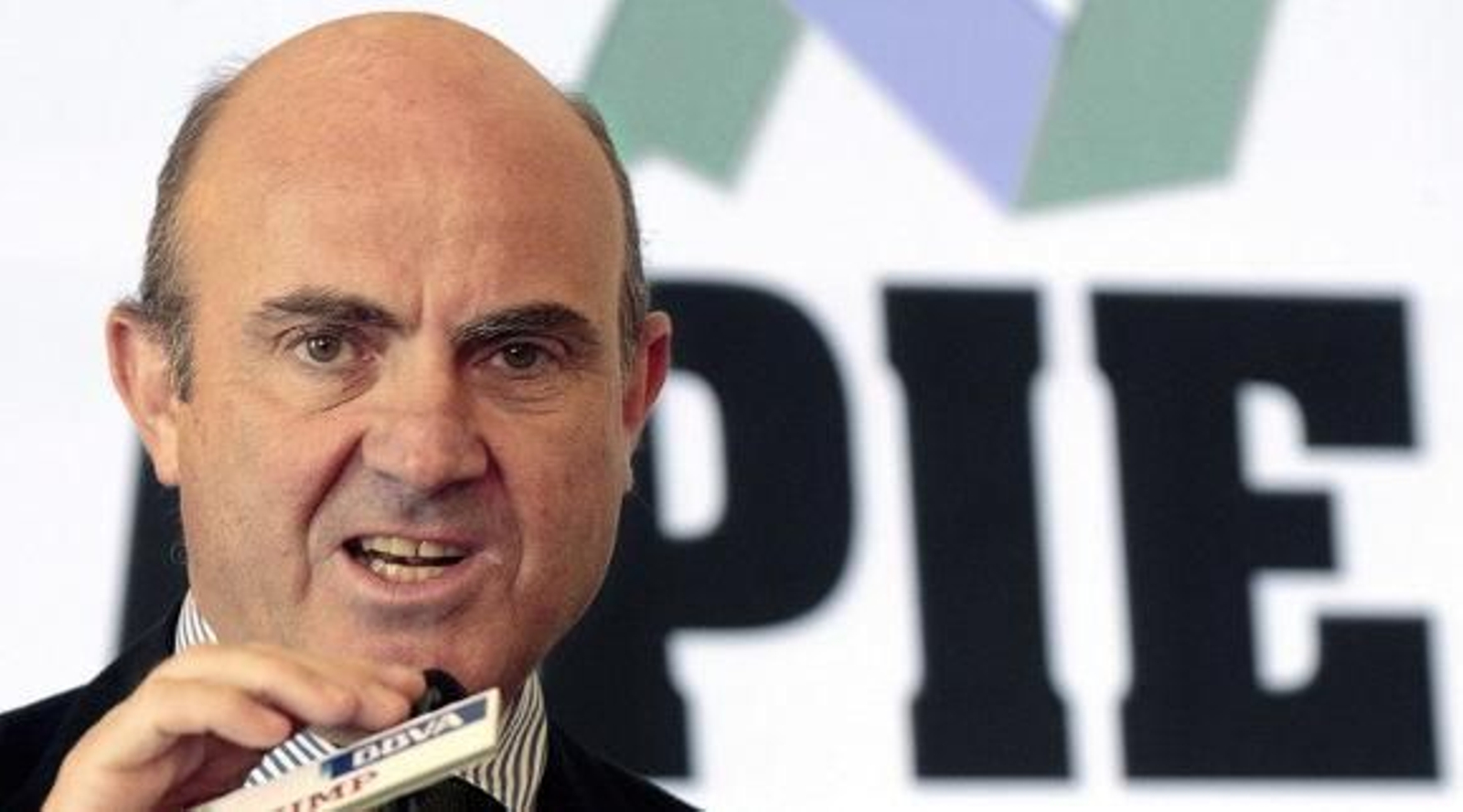 De Guindos dice que el acuerdo con Grecia estaba casi listo antes de la convocatoria a referéndum