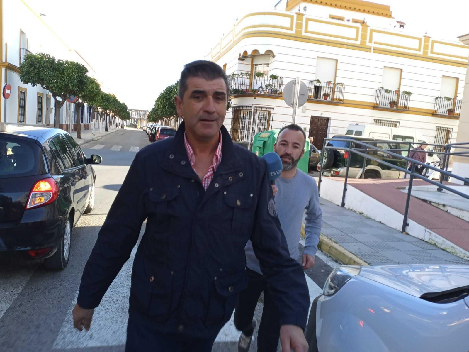 El pintor que localizó el cuchillo relacionado con el crimen de Almonte, ayer a la salida de los juzgados de La Palma.