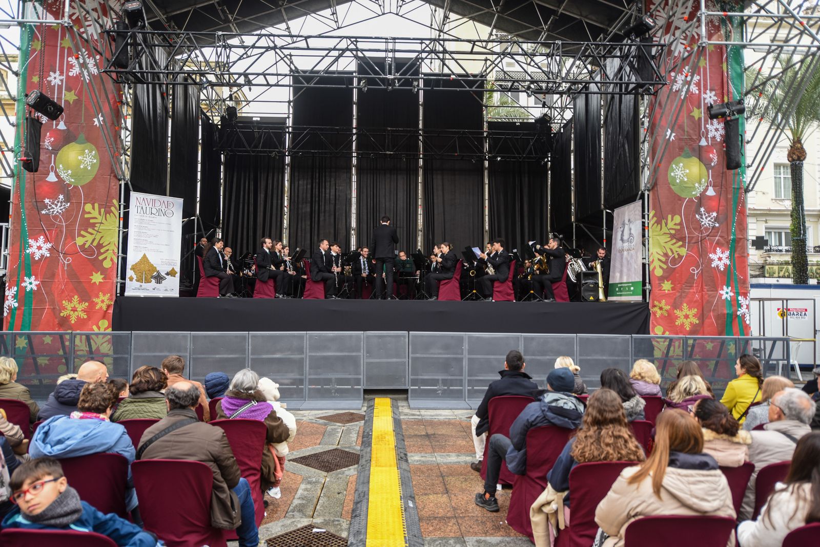 El concierto 'Pasodobles para despedir el año' en la plaza de las Tendillas, en imágenes