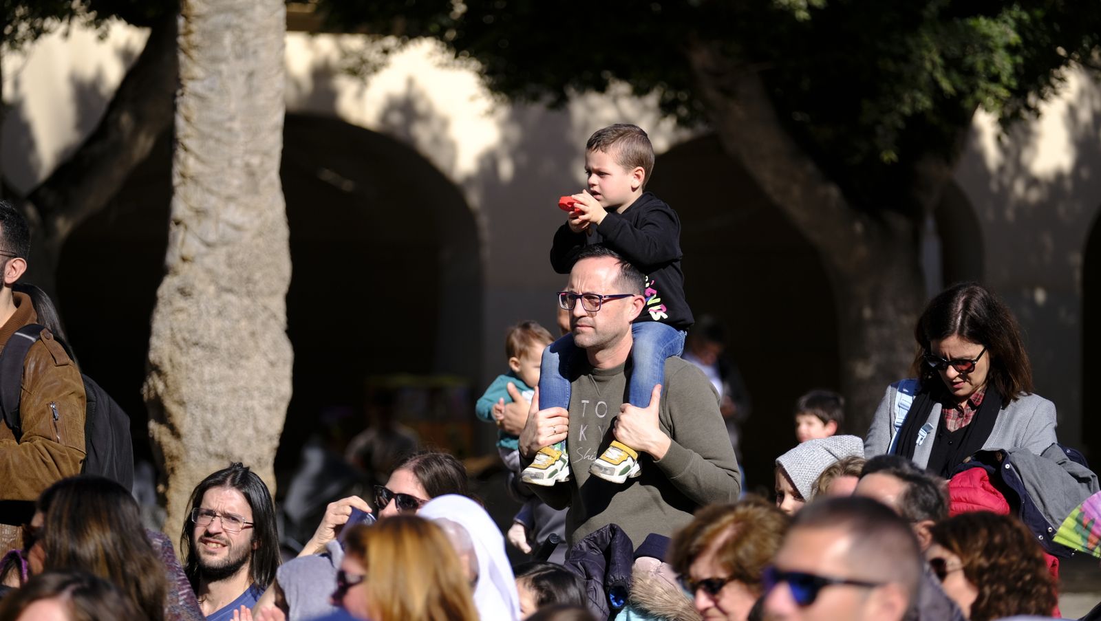 Imágenes del teatro infantil del navidad, en la Plaza Vieja de Almería