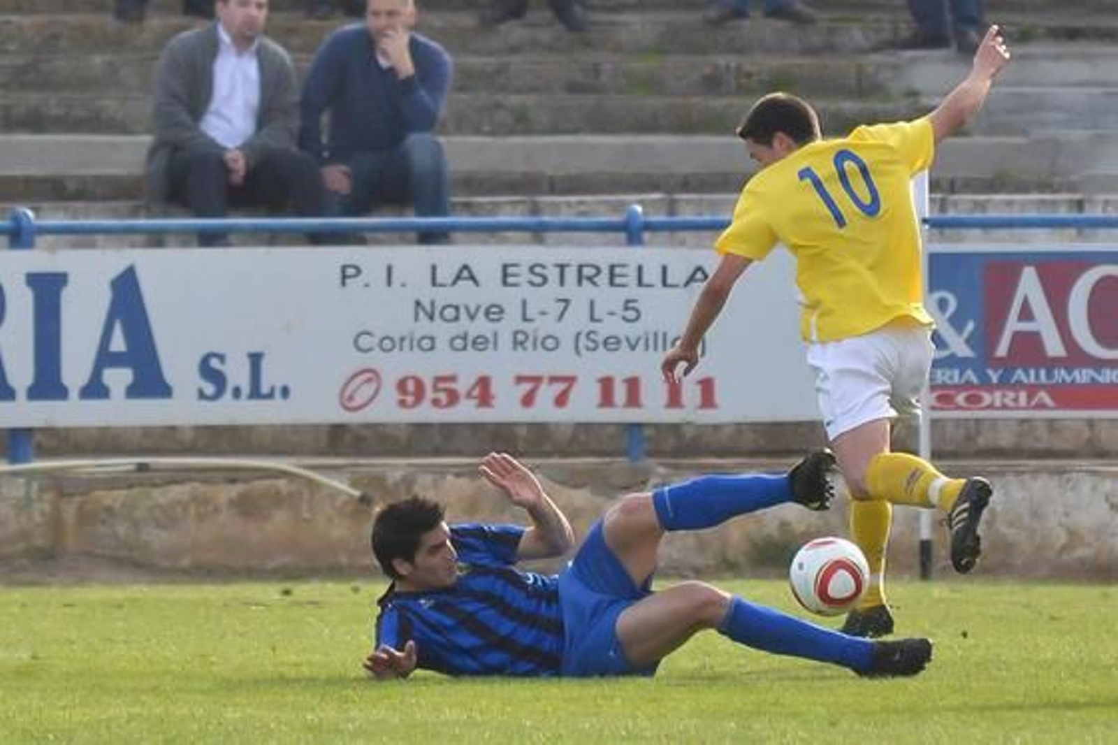 La mejoría de la Unión no basta para lograr la victoria en casa del Coria. 

Foto: David de la Rosa (LOF)