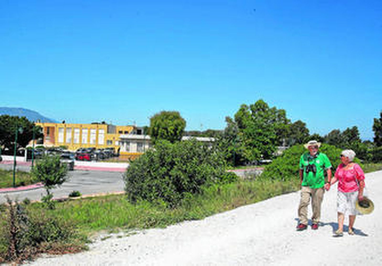Colegio de la zona de Guadalmar ubicado junto a la desembocadura del río Guadalhorce.