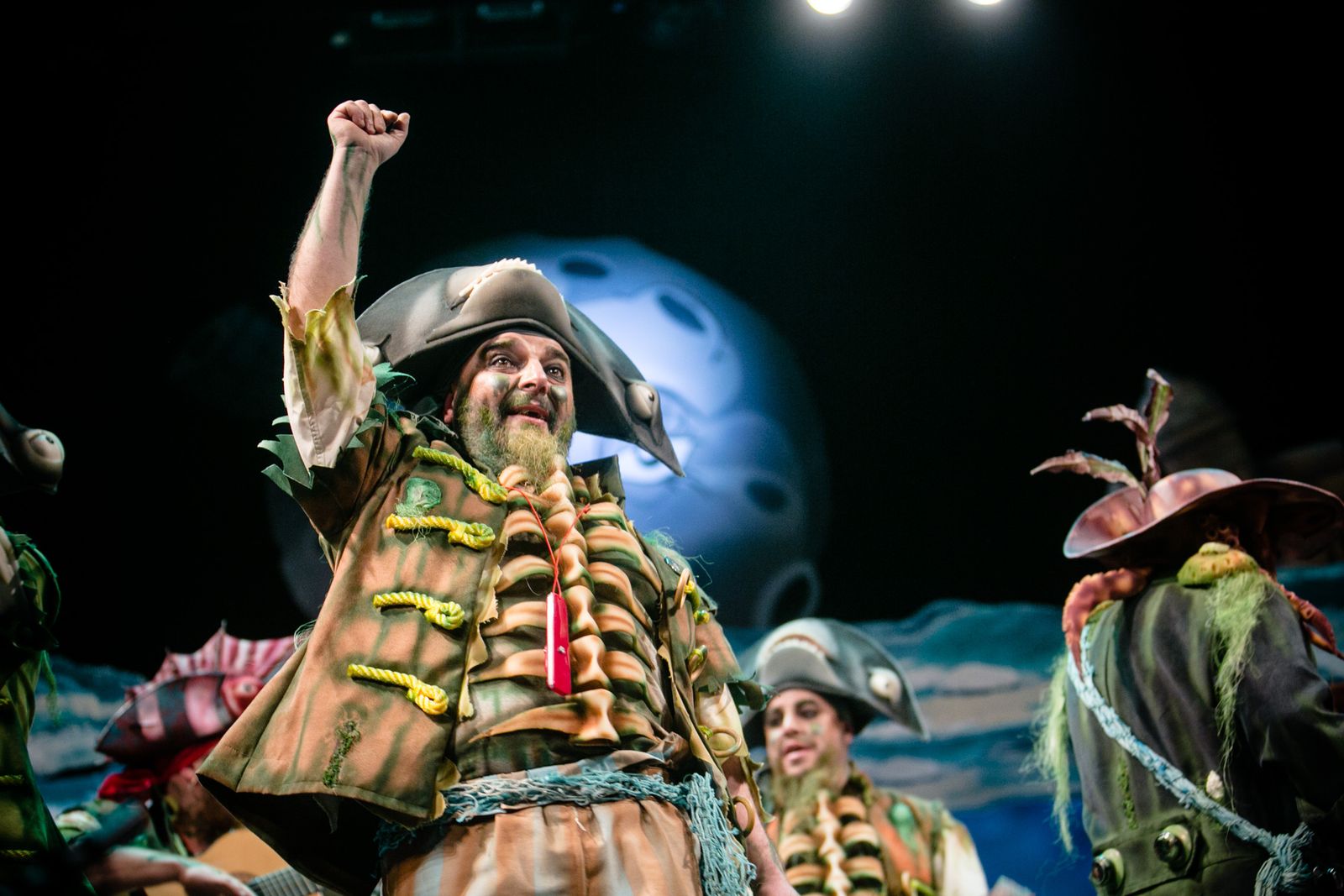 Chirigota "La maldición de la lapa negra"