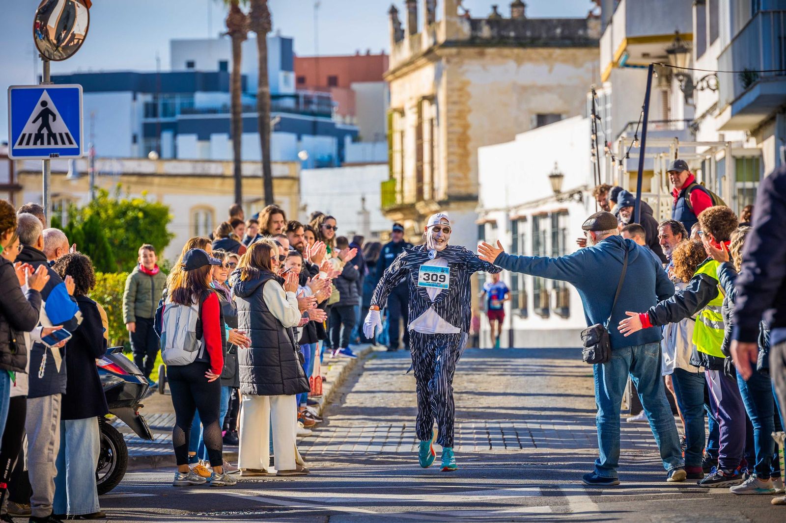 Gran ambiente en la Carrera Solidaria de la Divina Pastora en San Fernando