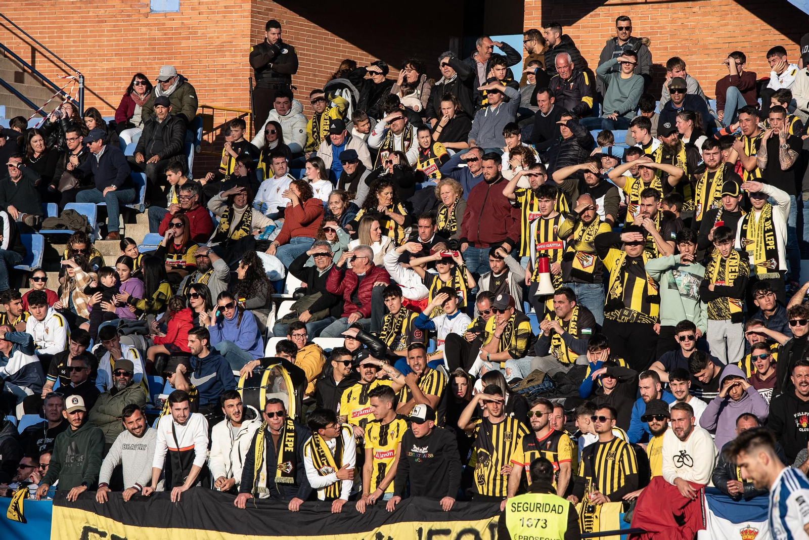 Imágenes de la afición en el Recreativo - San Roque