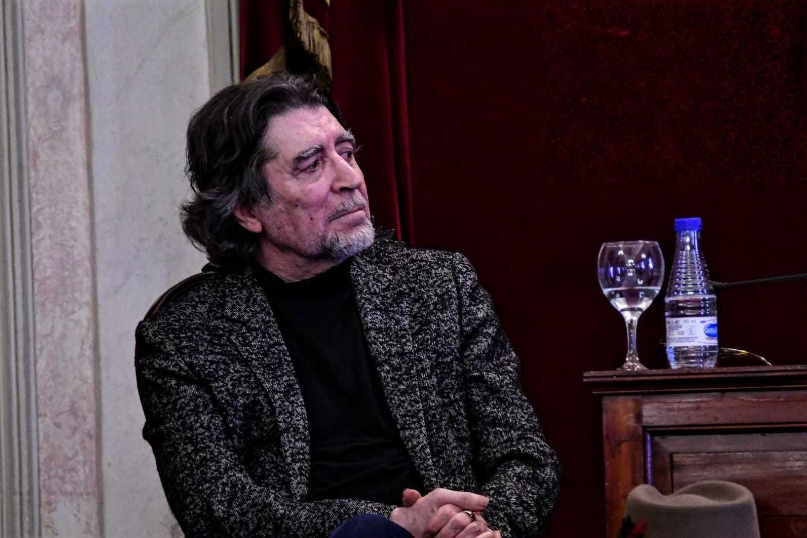 Joaquín Sabina, el pasado 28 de febrero, en el Ayuntamiento de Cádiz, donde lo recibió el alcalde, José María González.