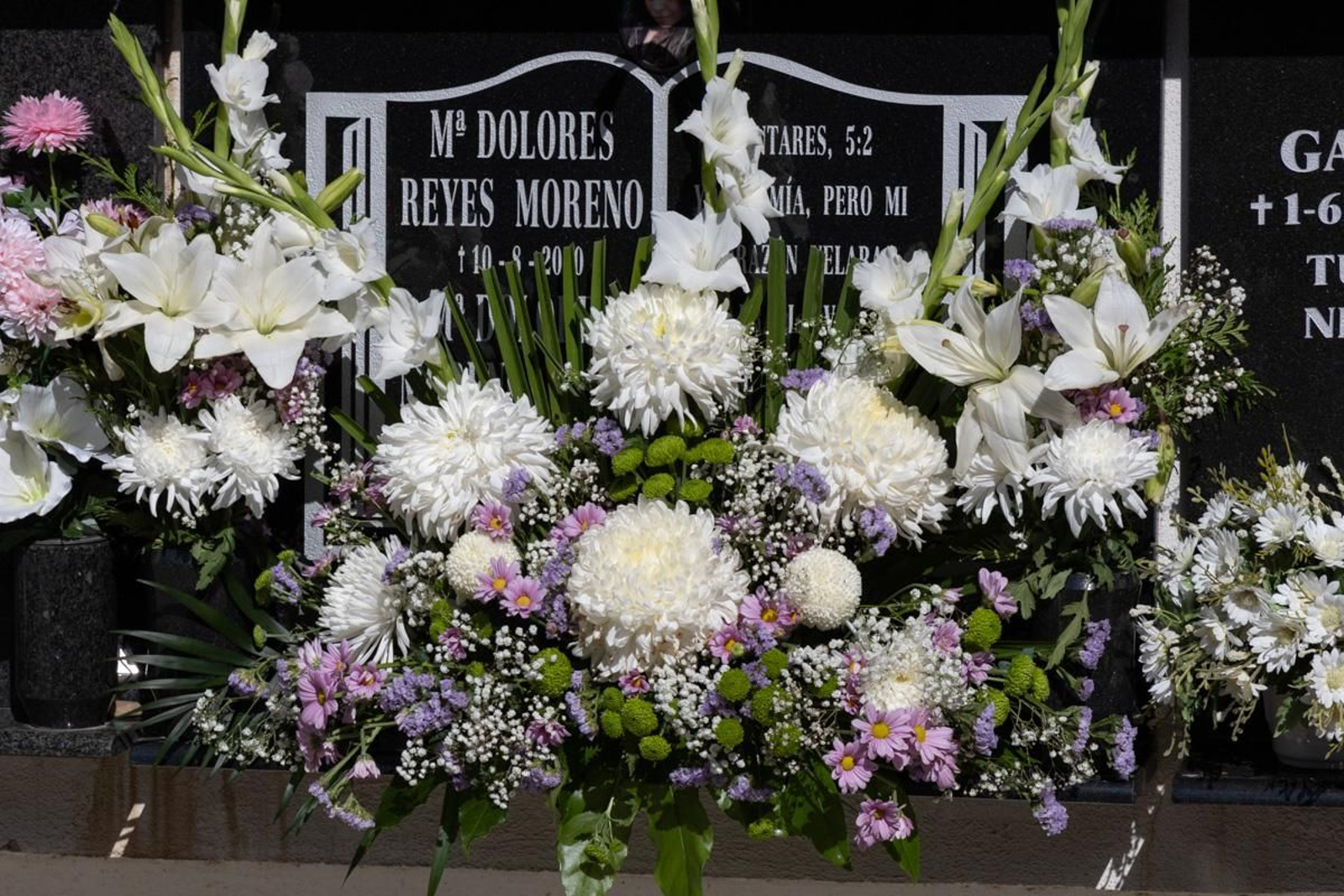 Día de Los Santos en el cementerio de San Fernando y San Eufrasio de Jaén, en imágenes
