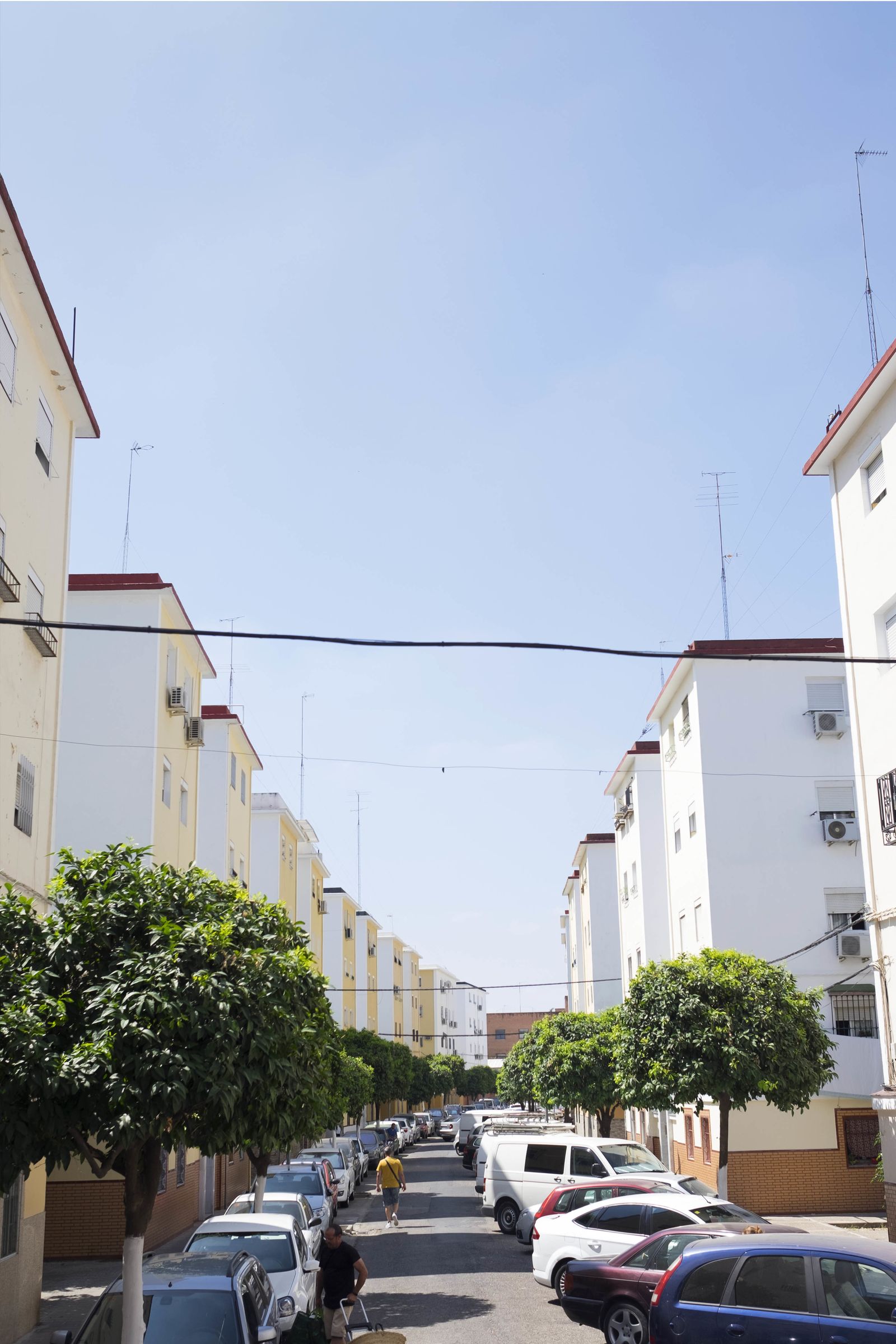 Calle Avellana, que divide y articula el barrio del Carmen en dos.