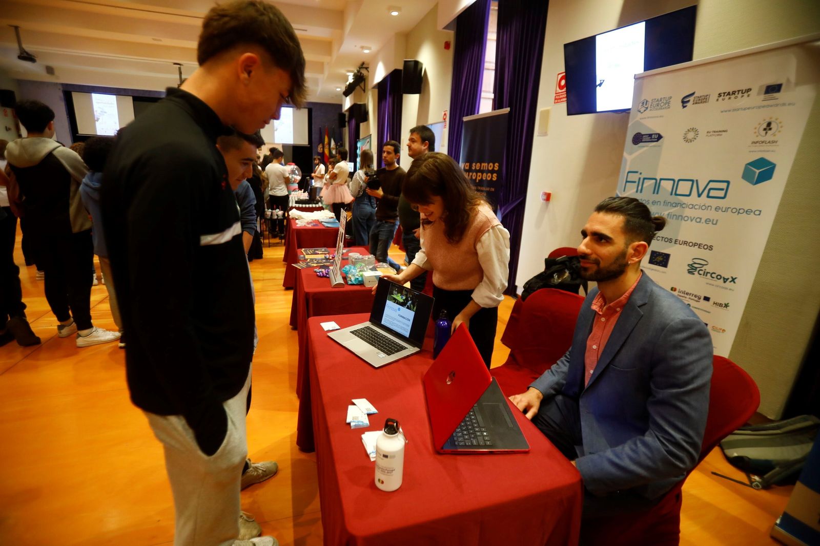 La Feria de las Oportunidades Europeas en Córdoba, en imágenes